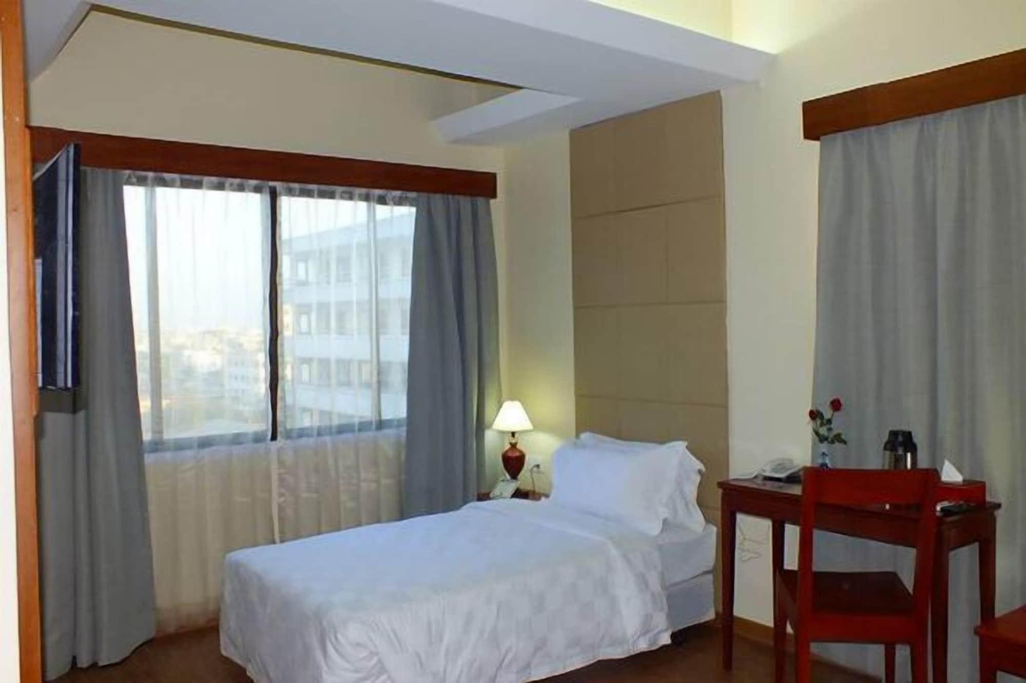 Oway Grand Hotel Mandalaj Zewnętrze zdjęcie