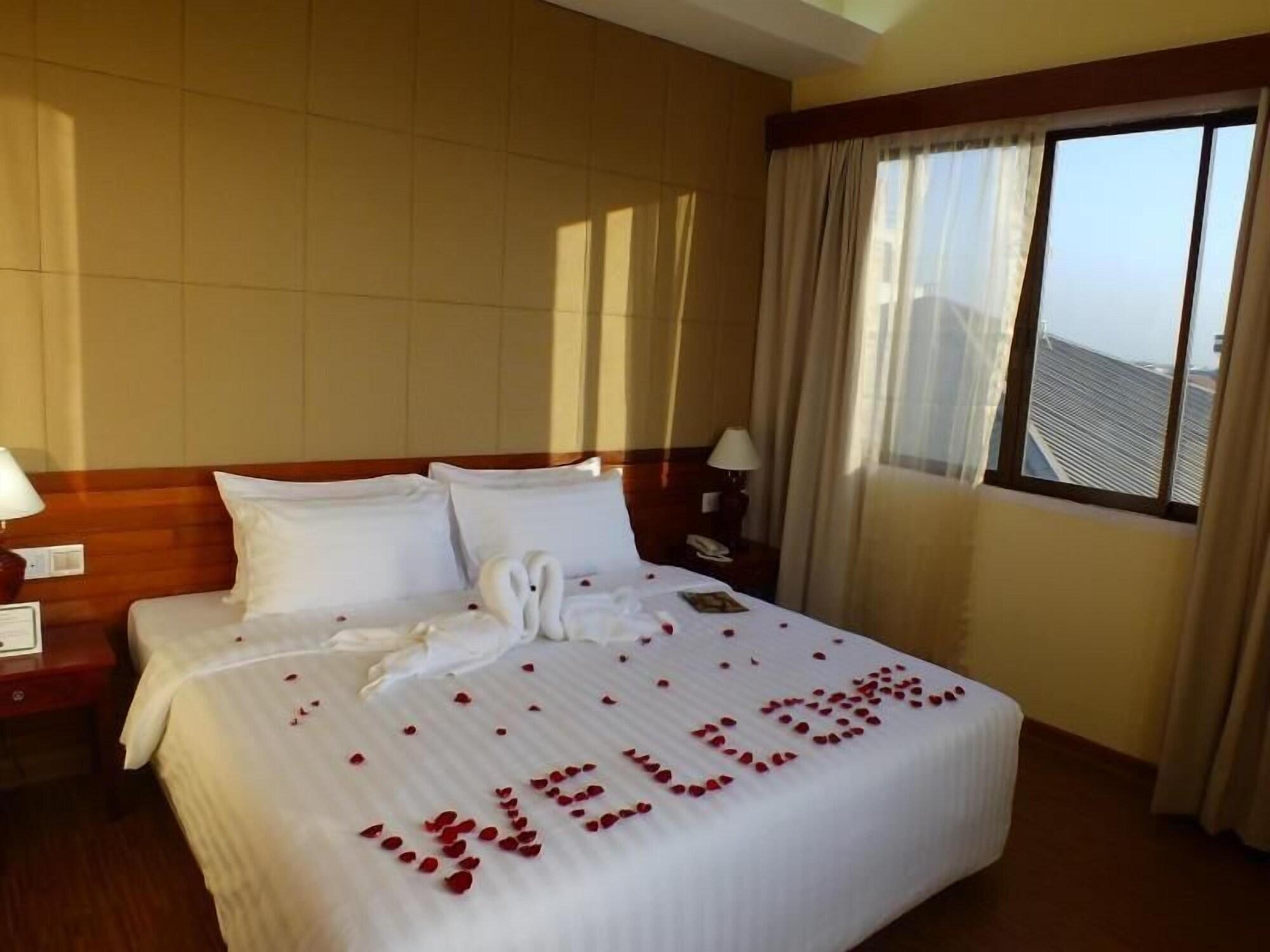 Oway Grand Hotel Mandalaj Zewnętrze zdjęcie