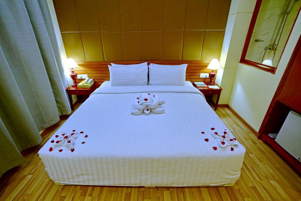 Oway Grand Hotel Mandalaj Zewnętrze zdjęcie