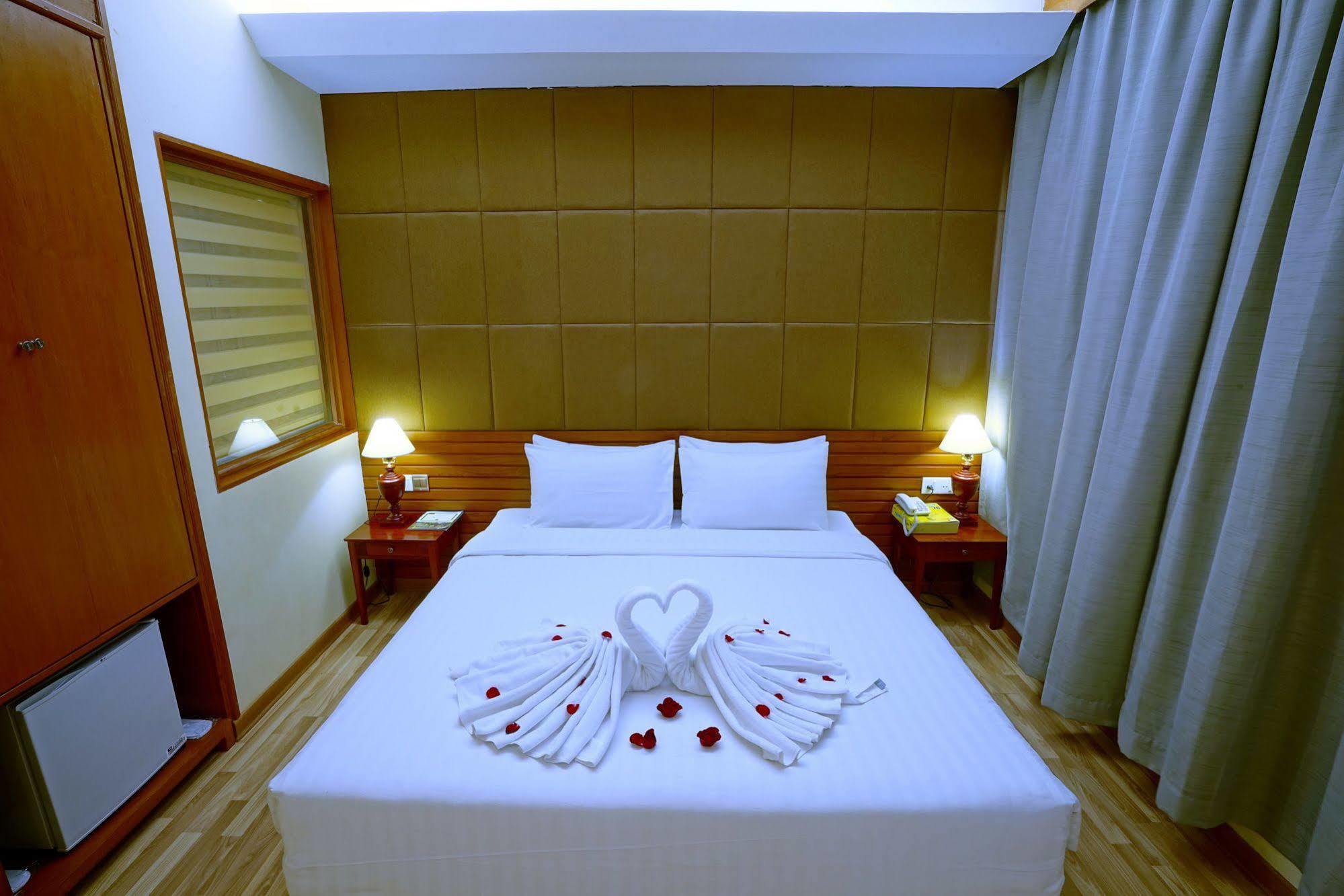 Oway Grand Hotel Mandalaj Zewnętrze zdjęcie