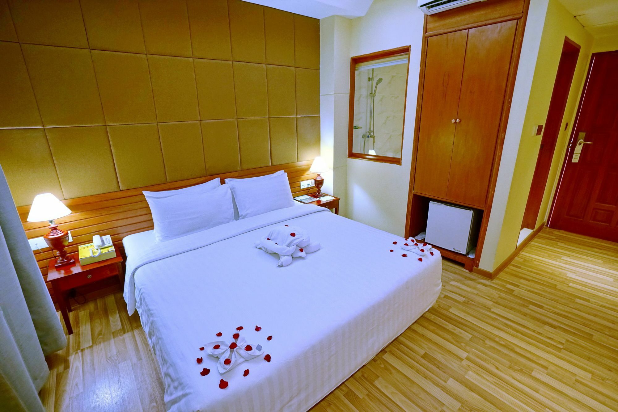 Oway Grand Hotel Mandalaj Zewnętrze zdjęcie