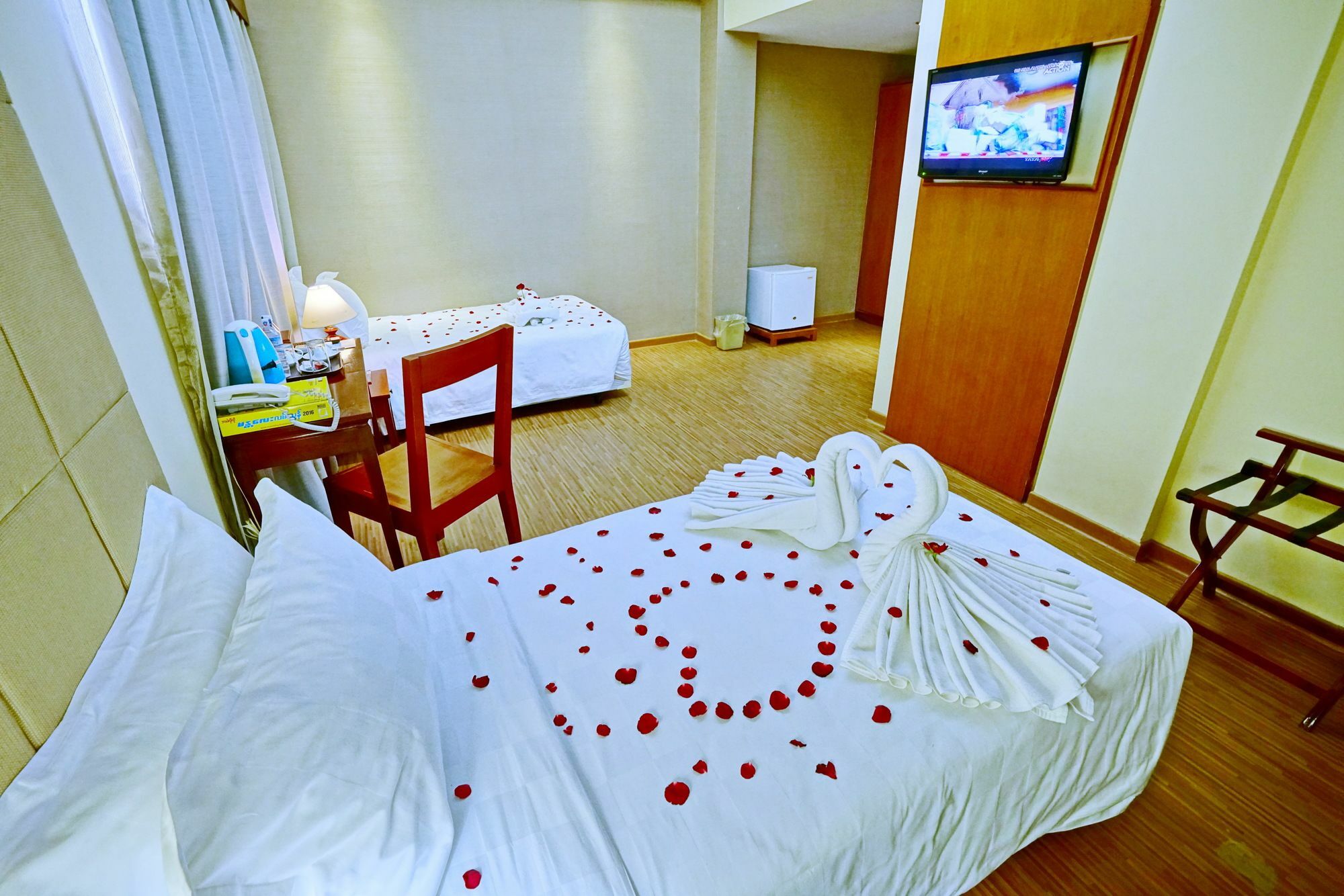 Oway Grand Hotel Mandalaj Zewnętrze zdjęcie