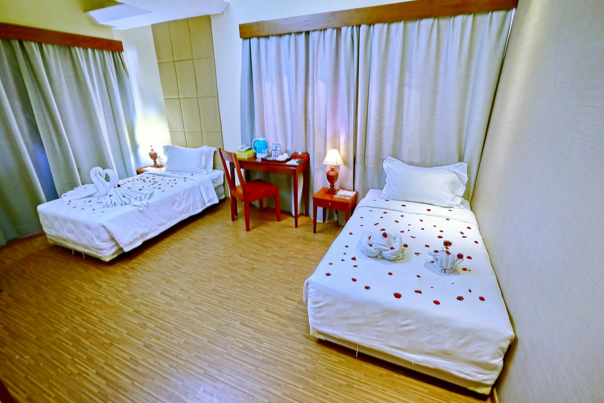 Oway Grand Hotel Mandalaj Zewnętrze zdjęcie